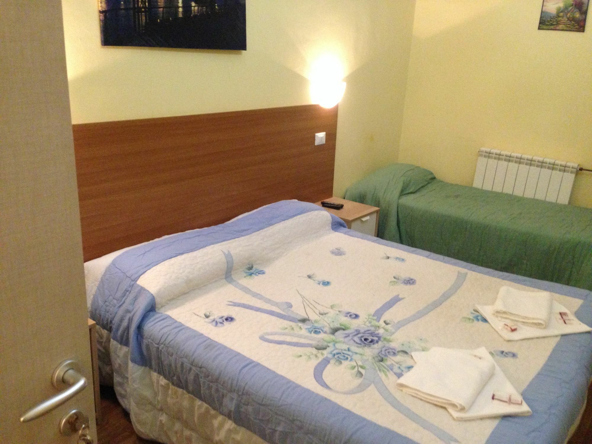 Dixi Bird Guesthouse Рим Экстерьер фото